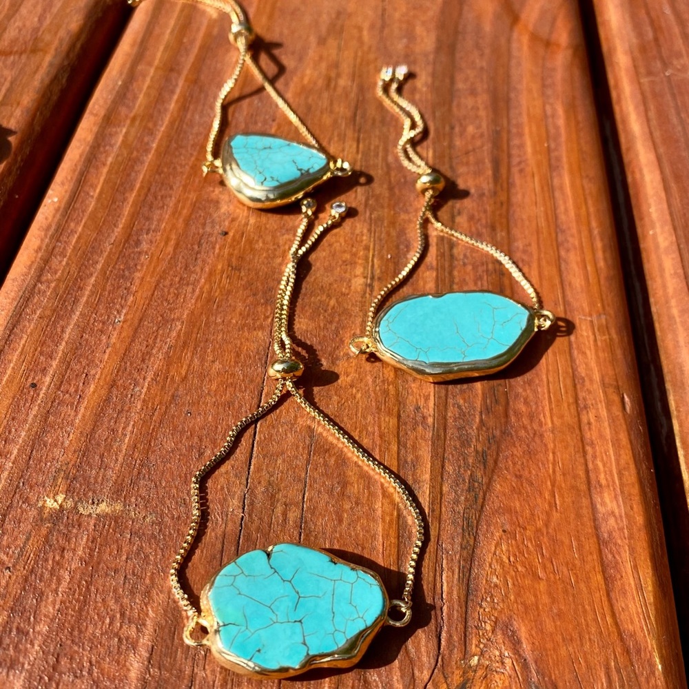 18K Turquoise Howlite Bracelet